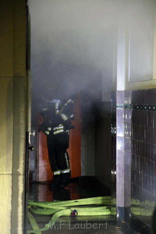 Feuer 2 Y Kellerbrand Koeln Humbold Gremberg Hachenburgerstr P142.JPG - Miklos Laubert